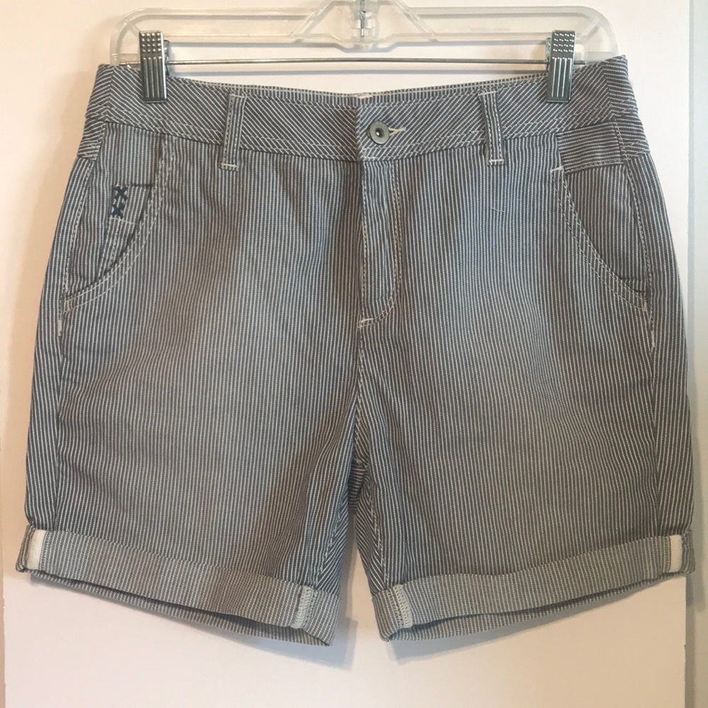 EDC ladies shorts size 36. 98% cotton. NEW medium